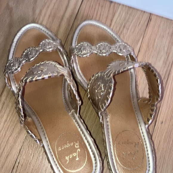 Jack Rogers gold metallic wedge sandals 8 - Picture 4 of 5